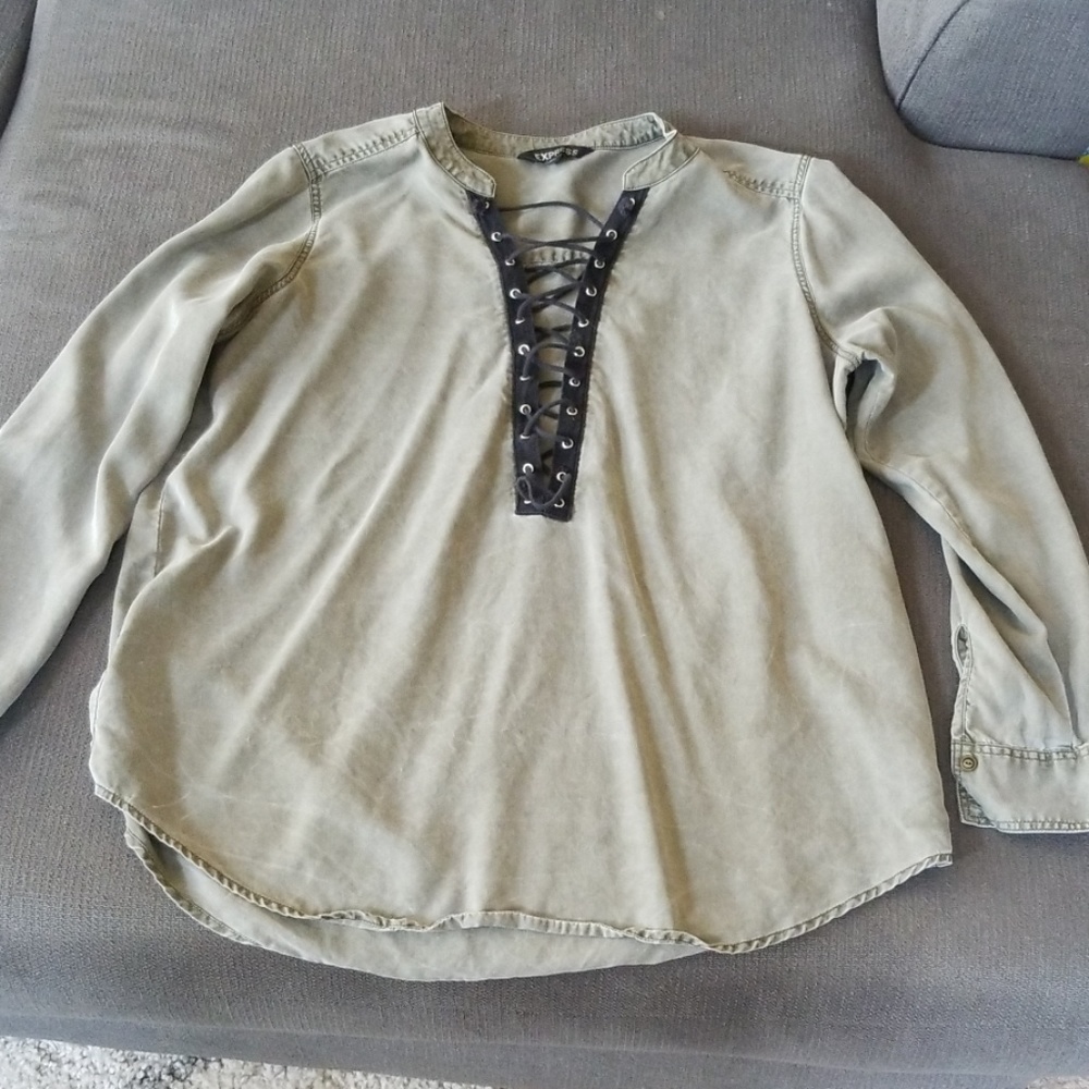 Long sleeve low cut express top